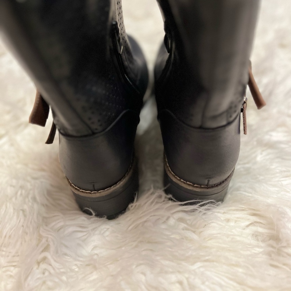 No Name Women’s Black Faux Leather Boots With Cutout. Size 11 - Picture 5 of 6
